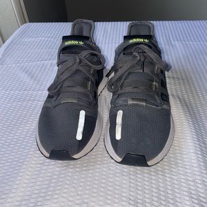 Mens Adidas tennis shoes